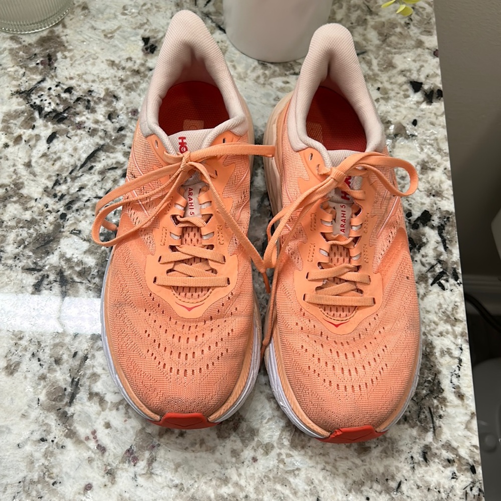 Hoka Arahi 5